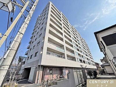 外観：南西向きの角住戸で陽当り通風良好な3LDK。内装新規リノベーション実施。（アフターサービス保証・24H365日緊急対応サービス付）随時ご案内対応！センチュリー21クレド