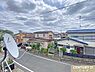 その他：バルコニーからの眺望です。周辺は高い建物がない閑静な住宅街となっており、穏やかで落ち着いた住環境が広がっています。