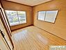 寝室：【洋室北側6帖】全ての居室は2面採光による豊かな陽当たりと開放感を感じられます。ゆとりある明るい室内でお過ごしいただけます。