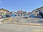 坂戸市立桜小学校まで徒歩約8分。スーパーやドラッグストアなど普段のお買い物もしやすい立地です。周辺環境も含めてご案内します。