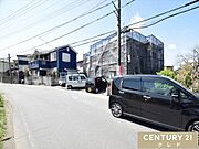 駐車場5台（車種による）ご夫婦のお車はもちろん、将来お子様が車を持った時や、急な来客時にも安心のゆとりの広さです。