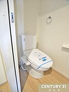 快適性と衛生面を兼ね備えた温水洗浄機能付きトイレ！お手入れもしやすく、清潔な状態を保ちやすいのも魅力です。