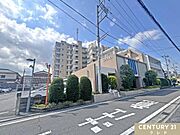 大型商業施設「ららぽーと富士見」まで車6分！スーパーやコンビニ、ドラッグストアなどが徒歩10分圏内にあり、お買い物も便利です。