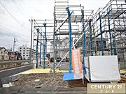いよいよ足場が組まれ、本格的な建築がスタート。現地では実際の建物の大きさや日当たりなどを直接ご確認いただけます。お気軽にお問い合わせください
