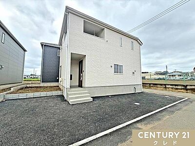外観:敷地42坪・角地ならではの開放感が魅力の4LDK。制振装置「SAFE365」を搭載し、地震に備えた安心設計。家族が心地よく暮らせる住まいです。 外観:敷地42坪・角地ならではの開放感が魅力の4LDK。制振装置「SAFE365」を搭載し、地震に備えた安心設計。家族が心地よく暮らせる住まいです。