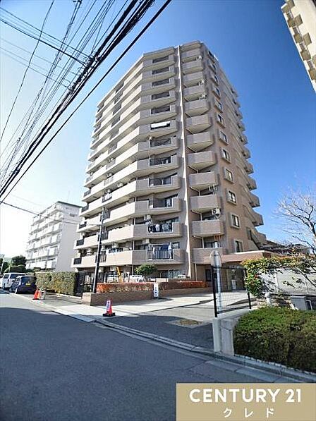 南東向きで陽当り良好な3LDK。水回り設備新規交換・クロス張替えなど、新規リノベーションでキレイに生まれ変わります。