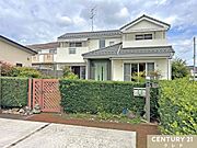 敷地90坪のゆとりある注文建築。外壁にはパワーボード、窓にはハイブリッドサッシ＋Low-Eガラスを採用し、断熱性・耐久性ともに優れた住まい。