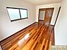 洋室：【洋室7.5帖】お住まいの中で最も広いお部屋はご夫婦の主寝室におすすめ！南向きで陽当たりが良く、気持ちよくお昼寝ができる安らぎ空間。