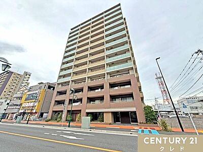 外観:リノベーション済みの3LDK!最上階×角部屋につき陽当り・眺望良好です。東武東上線「東松山」駅徒歩4分!駅チカで通勤通学も便利。教育施設や生活施設が徒歩圏内にあり、暮らしやすい住環境。 外観:リノベーション済みの3LDK!最上階×角部屋につき陽当り・眺望良好です。東武東上線「東松山」駅徒歩4分!駅チカで通勤通学も便利。教育施設や生活施設が徒歩圏内にあり、暮らしやすい住環境。