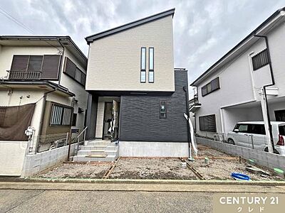 外観:敷地35坪のゆとりある3LDK。居室を通らずバルコニーへ出入りできる使いやすい間取りに加え、WICなど収納も充実。家族それぞれが快適に暮らせる住まいです。 外観:敷地35坪のゆとりある3LDK。居室を通らずバルコニーへ出入りできる使いやすい間取りに加え、WICなど収納も充実。家族それぞれが快適に暮らせる住まいです。