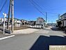 その他：南側6ｍ道路に面し、陽当りと開放感が魅力の新邸。駐車場は全棟並列2台分を確保。前面道路が広く、車の出し入れもスムーズです。