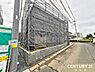 その他：現在は、雨水の浸入を防ぐ大切な防水シートの施工中。完成に向けて、着々と工事が進んでいます。