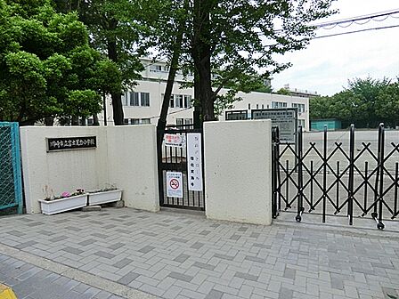 川崎市立富士見台小学校 距離約160m
