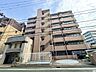 外観：多層構造のマンション外観で周辺は住宅街です