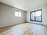 寝室：広々としたお部屋は、インテリアを考える楽しみもありますね