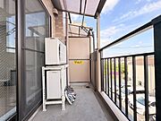 ここに住まわれる人にだけに許された専用の広々したバルコニー。めまぐるしく過ぎ行く日々の中でゆったりとした休息と癒しを提供してくれる居住者のプライベート空間があります。