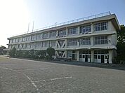 日野市立滝合小学校　距離約300m