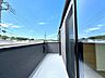 バルコニー：屋外廊下からの眺望と手すり