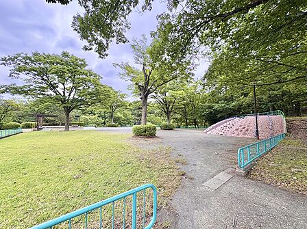 隣地の公園です♪