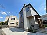 外観：白と黒を基調とした戸建て住宅の外観