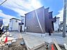 外観：建物外観と前面道路の様子