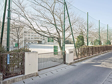 川崎市立西高津中学校 距離約650m