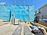 外観：新築工事中の住宅現場の外観と周辺の様子