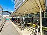 その他：建物敷地内の屋根付き自転車置き場の様子です