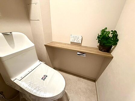 シンプルで清潔感のあるトイレ空間