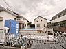 周辺：建築中の戸建てが並ぶ周辺の様子