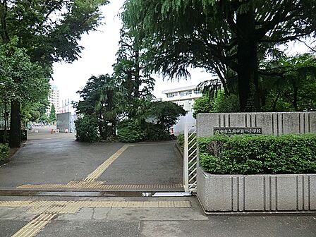 府中市立府中第一小学校 距離約650m