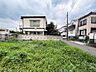 周辺：住宅地内の空き地で、周囲に戸建てが建ち並ぶ環境です