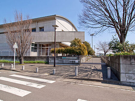 伊勢原市立石田小学校 距離約800m
