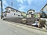 外観：道路に面した戸建住宅の外観敷地内に駐車スペースあり