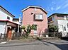 外観：戸建て住宅の外観前面に駐車スペースあり