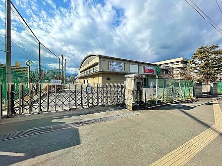 厚木市立厚木小学校　距離約500m