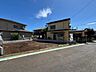 外観：道路沿いに建つ戸建て住宅の外観