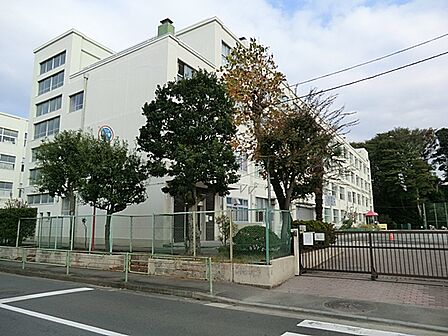 横浜市立長津田第二小学校まで約850m