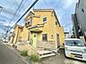 外観：道路沿いに建つ2階建て住宅の外観