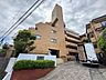 外観：戸建て住宅の外観と前面道路