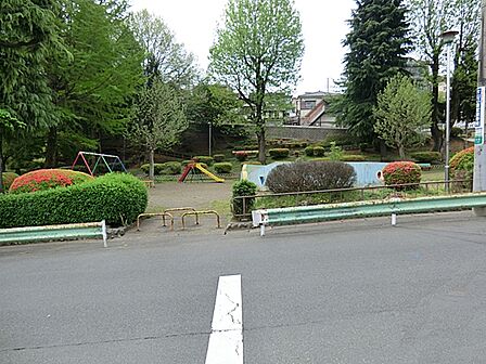 子安東公園 距離約600m