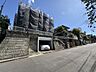 外観：道路に面した住宅の外観と門まわり
