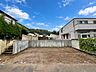 外観：住宅に囲まれた更地の敷地