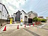 外観：複数の戸建てが並ぶ住宅街の外観