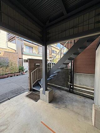 駐車場から2階...