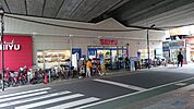 西友中村橋店まで340m、営業時間08:00~25:30お仕事で帰りが遅くなっても大丈夫です。