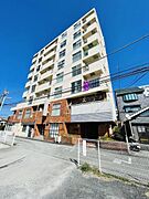 外観になります♪白い外観が落ち着いた雰囲気です。