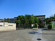八王子市立中山中学校まで1304m