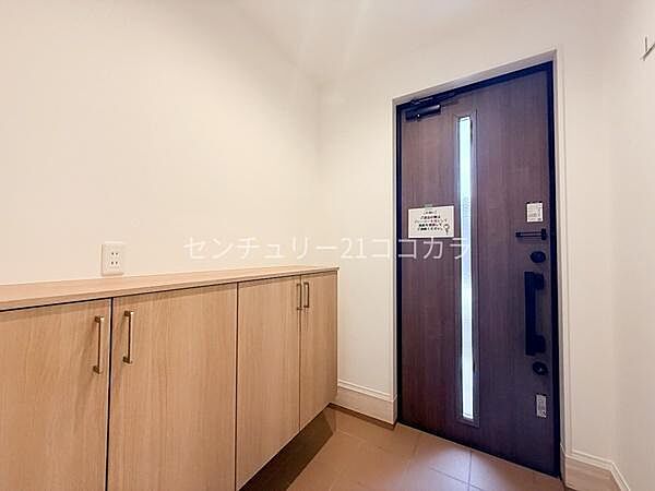 玄関を拡大表示