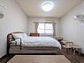 洋室：洋室のお部屋です！※生成AIにより一部家具等撤去しております。
